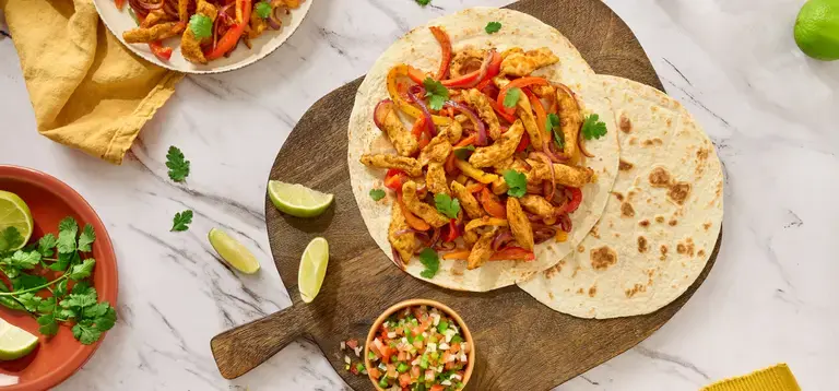 Fajitas de poitrine de poulet à la friteuse à air avec pico de gallo