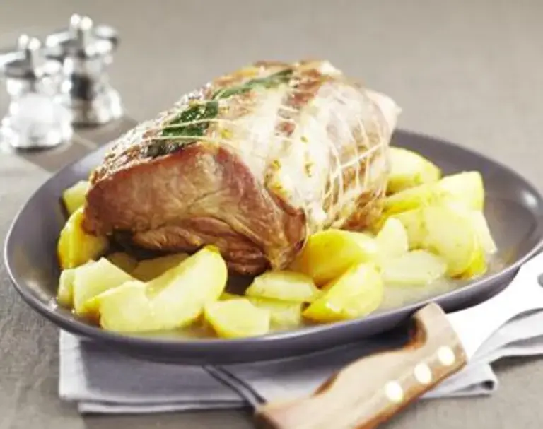 Rôti de porc aux pommes et à l'ananas