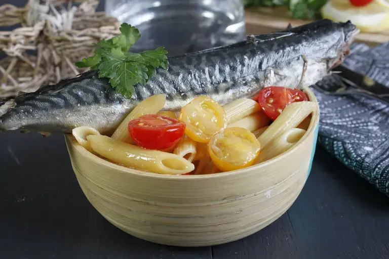 Penne aux maquereaux, tomates bicolores