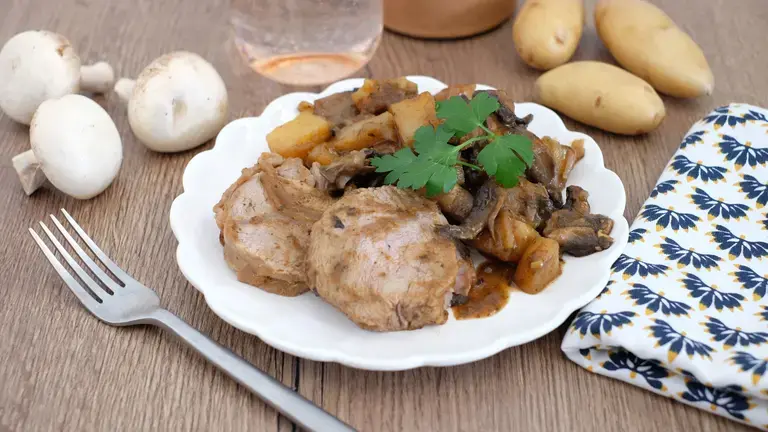 Rôti de veau en papillote et pommes de terre rôties