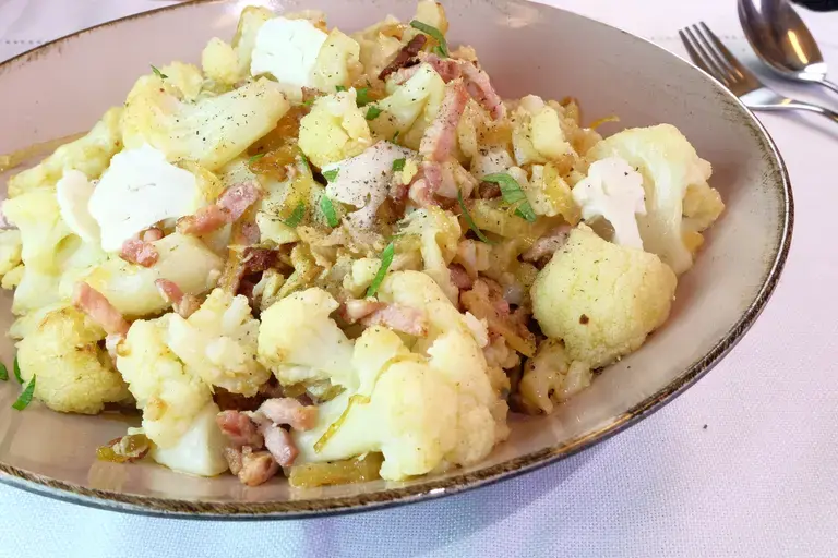 this media has been downloaded from content hub 202825074