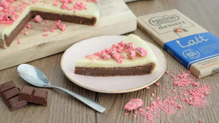 Fondant au chocolat au lait ganache chocolat blanc et pralines roses