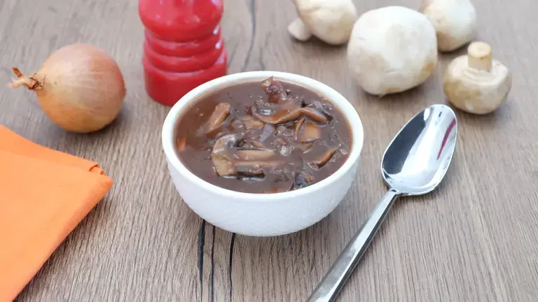 Sauce aux champignons et vin rouge