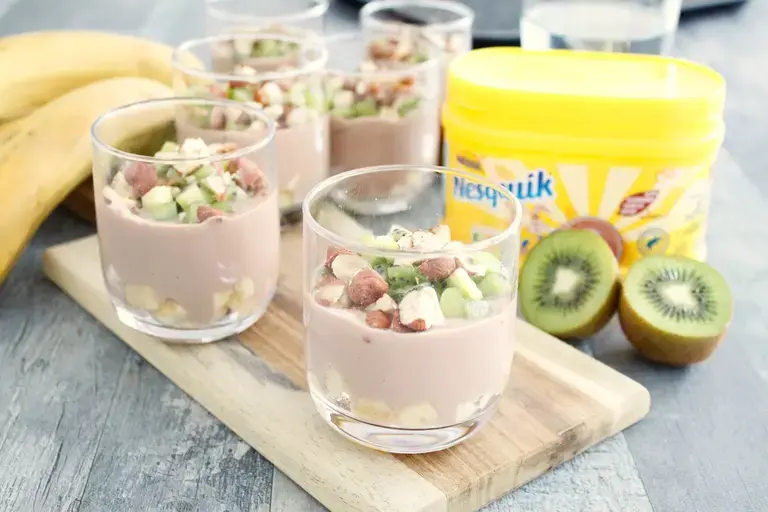 Verrine NESQUIK kiwi banane noisettes