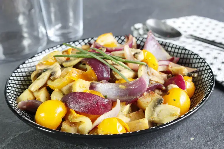 Poelée de pomme de terre champignons et tomates cerises