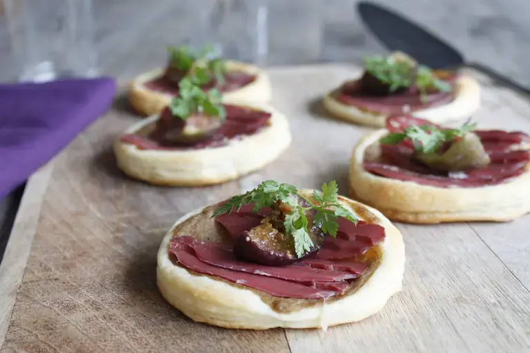 Tartelettes fines oignon magret et figues