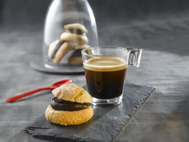Amaretti et ganache au chocolat corsé