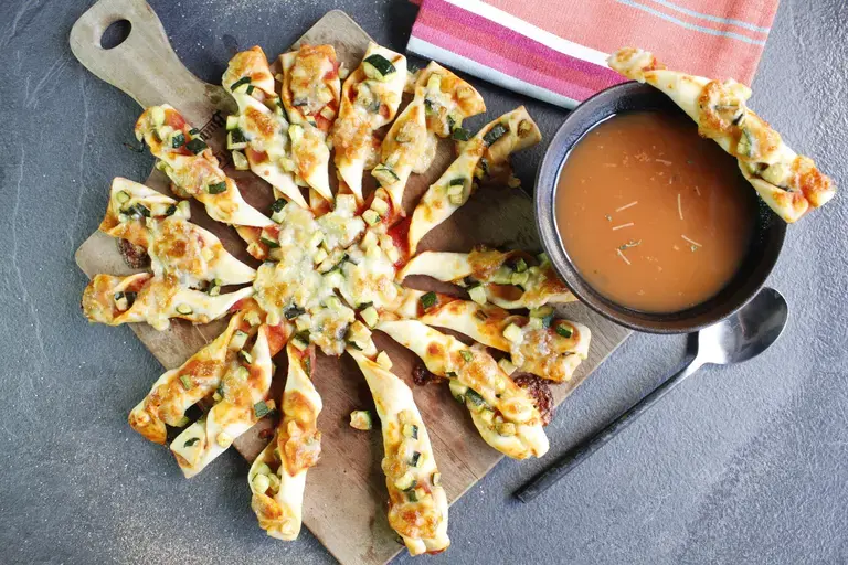 Soupe de tomate vermicelles et sa pizza soleil