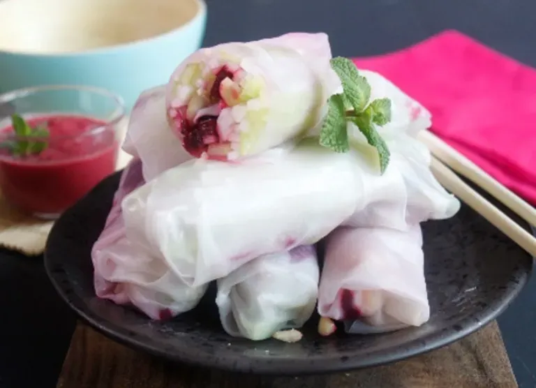 Rouleaux de printemps concombre et betterave