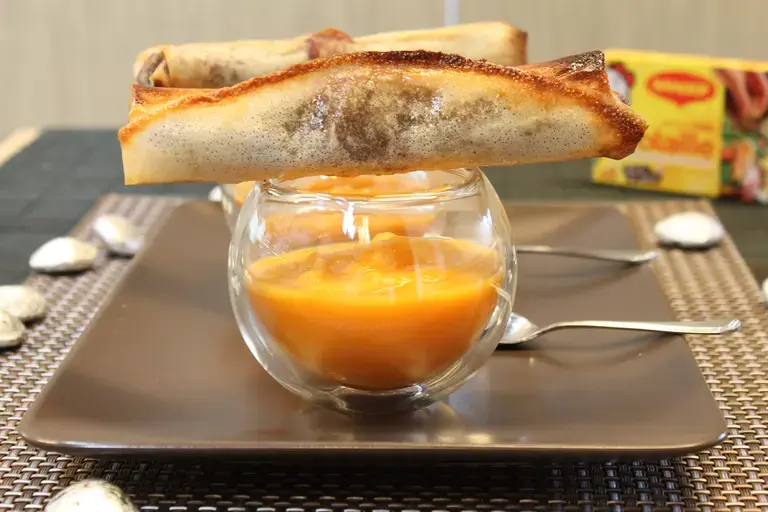 Velouté de potiron, nems de canard confit aux figues