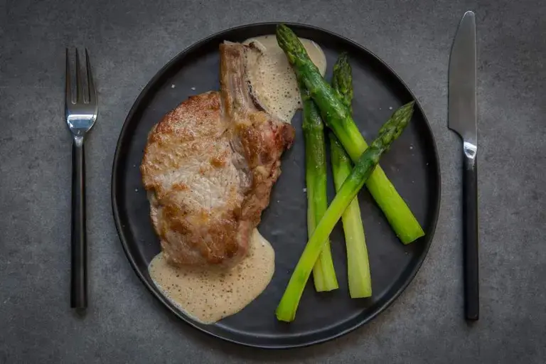 Côtes de veau épaisses sauce crémée