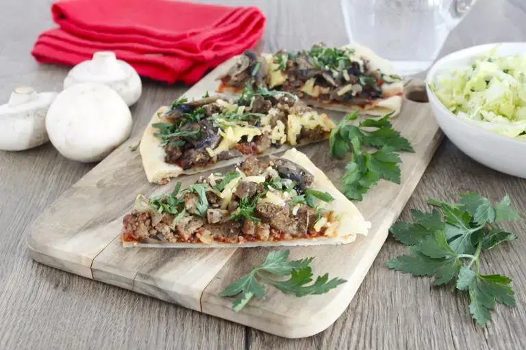 Pizza aux champignons et Classique Garden Gourmet vegan