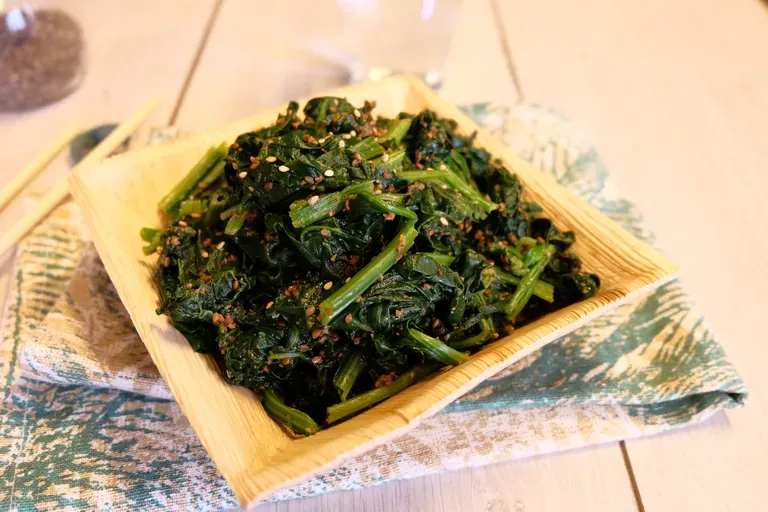 Namuru, épinards à la coréenne