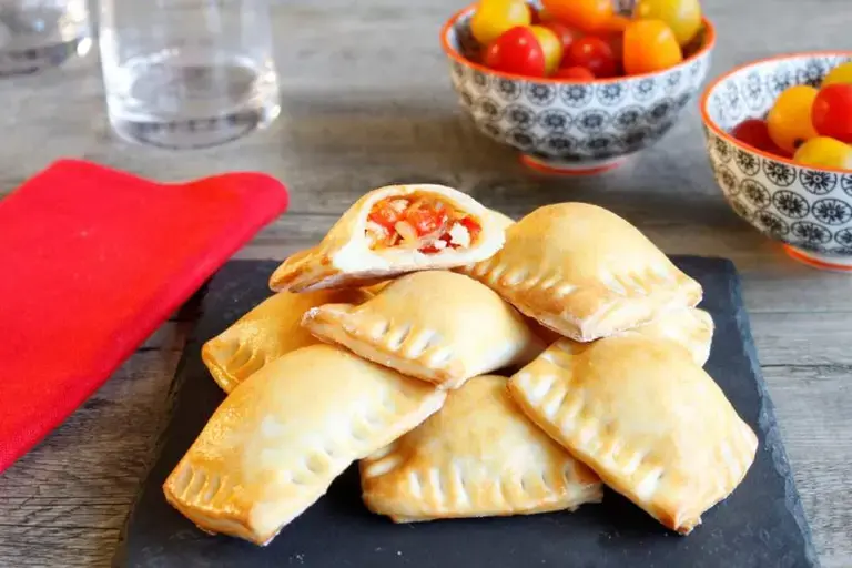 Mini chaussons à la Grecque au poivron et féta