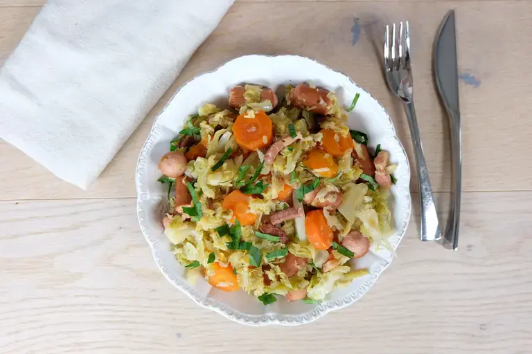 Potée chou saucisses lardons