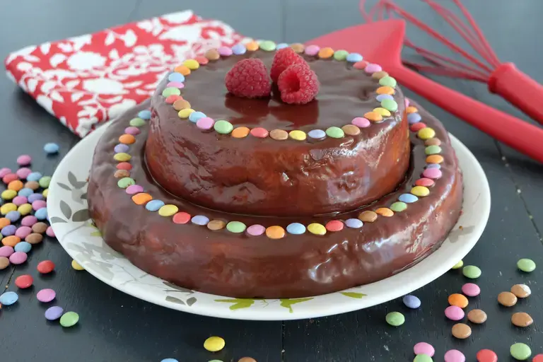 Gâteau de fête chocolat caramel Smarties