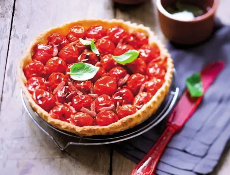 Tarte aux tomates cerises et compotée d'oignons