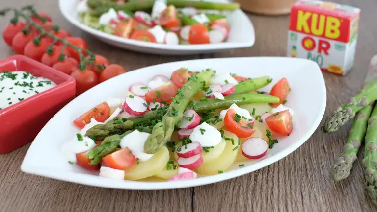 Salade complète pommes de terre, asperges, radis sauce yaourt au Kub or