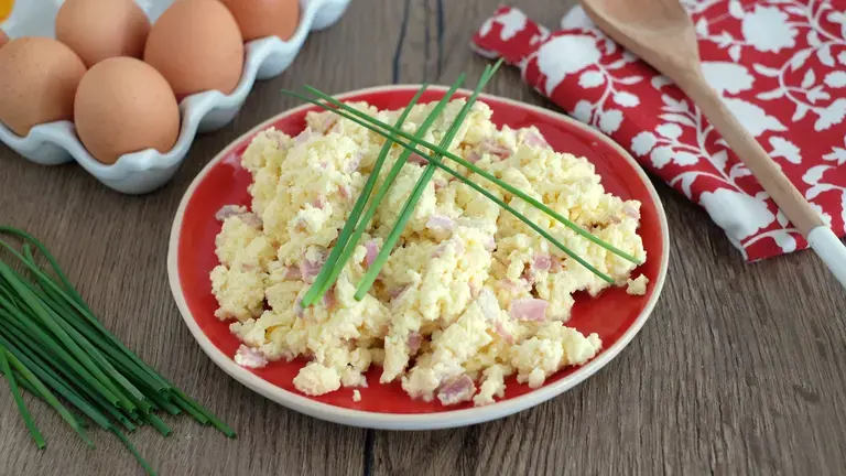 Oeufs brouillés au jambon