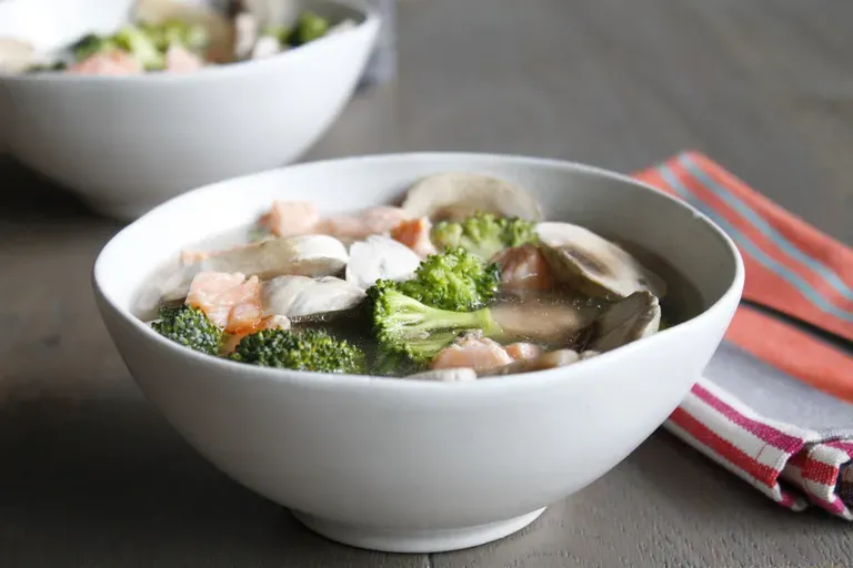 Soupe saumon champignons brocoli