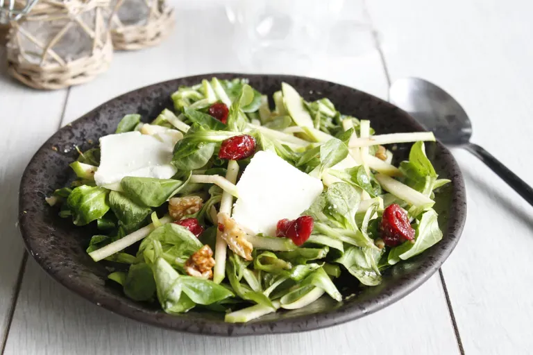 Salade de chèvre noix et pomme
