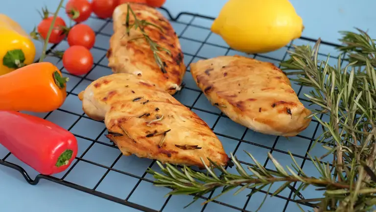 Poulet mariné citron thym romarin