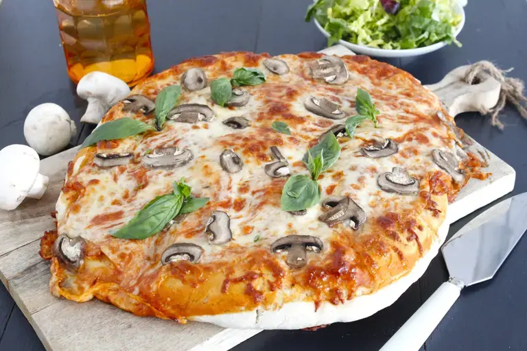 Pizza tomate champignons mozza anti gaspi