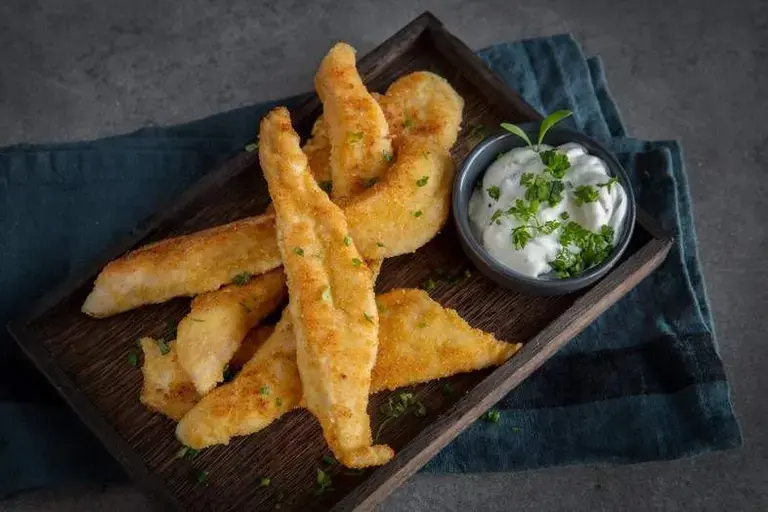 Fingers de volaille et sauce dip's aux herbes fraîches