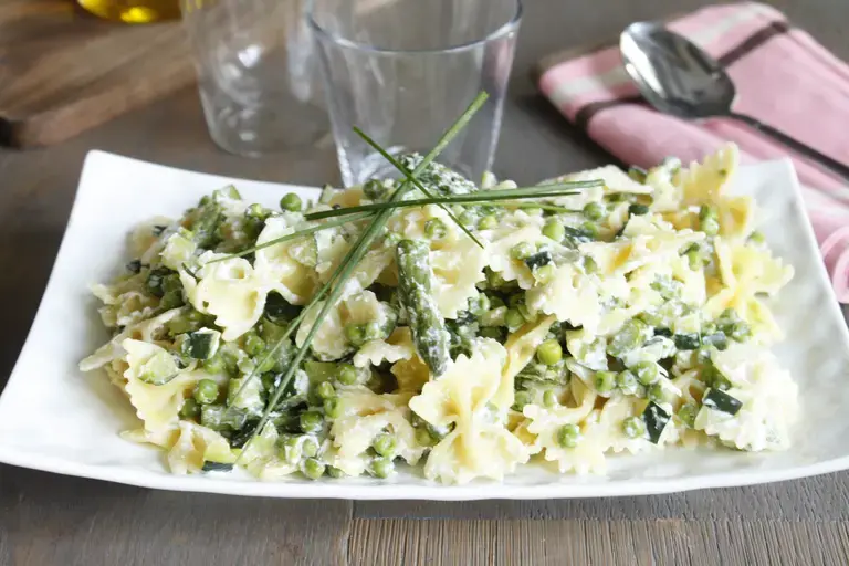 Farfalle aux petits légumes verts