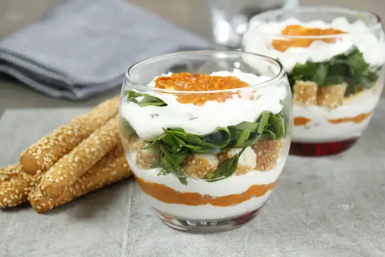 Tiramisu salé aux tomates et gressin