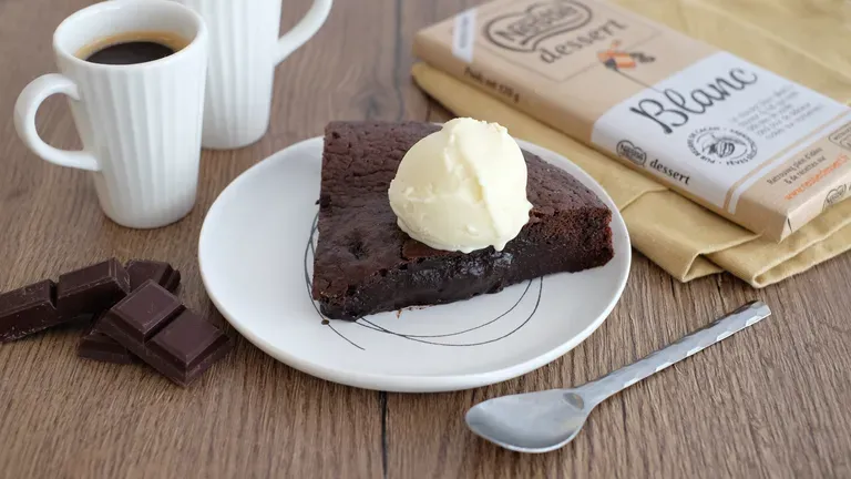 Fondant au chocolat et glace au chocolat blanc
