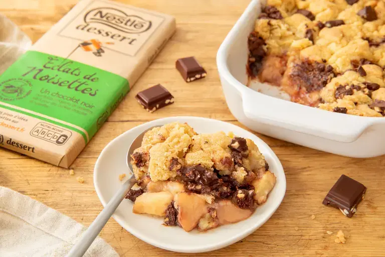 Crumble pommes chocolat éclats de noisettes