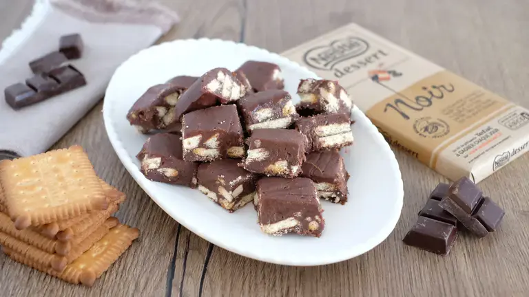 Petits carrés au chocolat biscuités