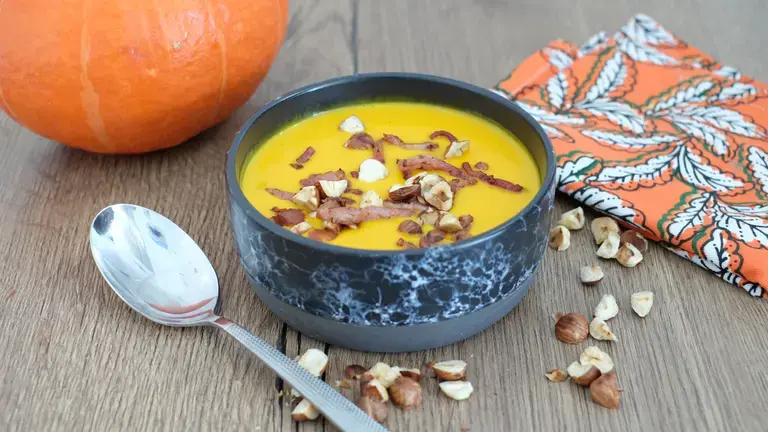 velouté de potiron lardons noisettes