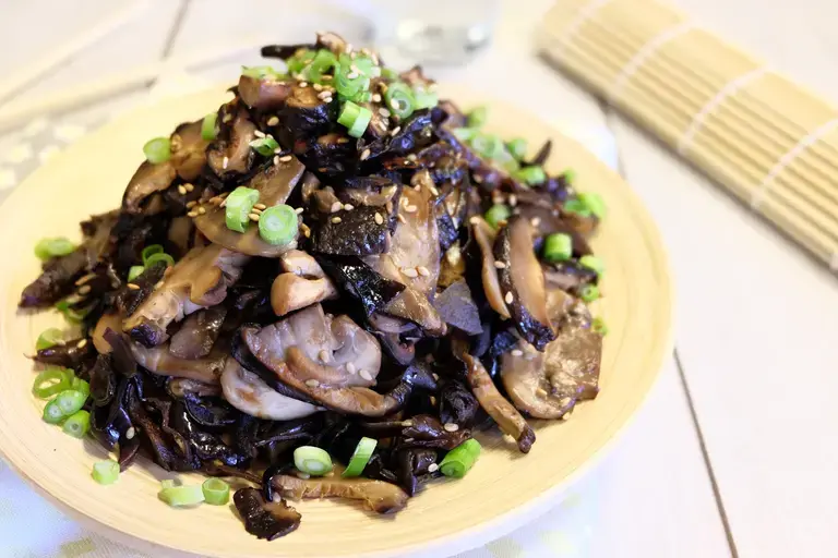 Beoseot namul, mélange de champignons coréen