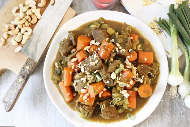 Curry de bœuf aux carottes et noix de cajou