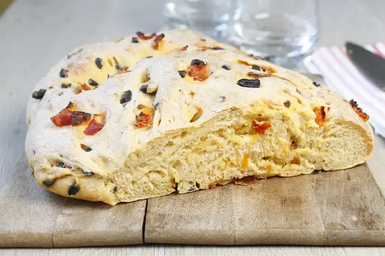 Foccacia aux tomates confites et olives