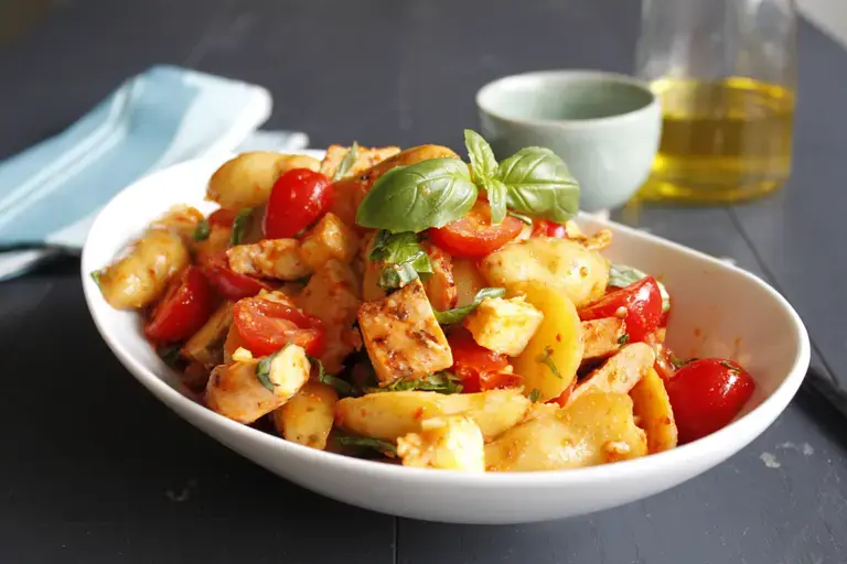 Salade de pommes de terre, mozarella et poulet