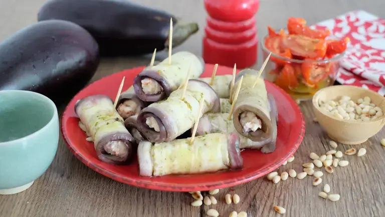 Rouleaux d'aubergine au fromage frais