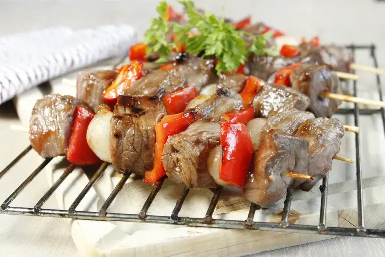 Brochettes de boeuf au miel et ketchup