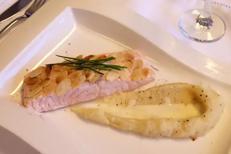 Dos de saumon de fêtes, crème de céleri, amandes Thermomix