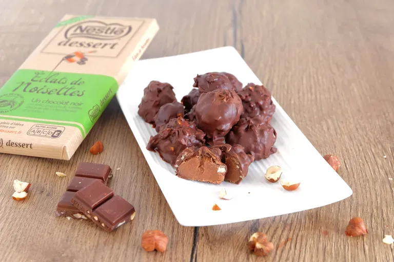 Rochers cœur praliné et coque en chocolat éclats de noisettes