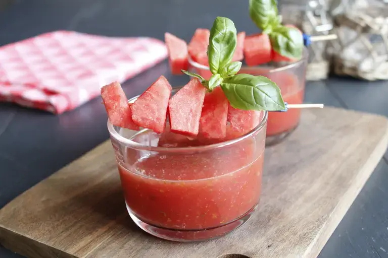 Soupe froide pastèque au basilic