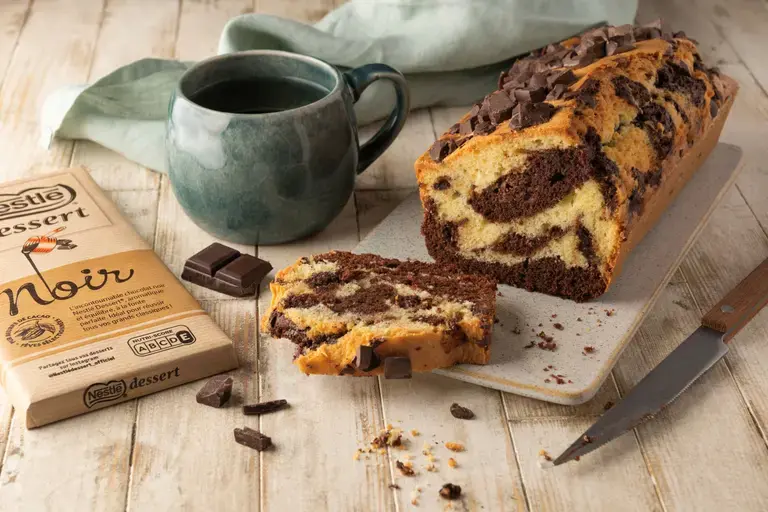 Cake marbré aux pépites de chocolat noir