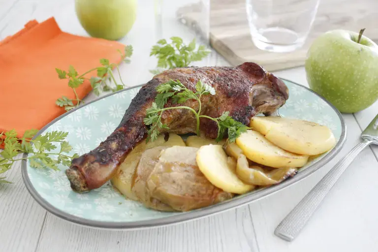 Cuisses de canard aux deux pommes