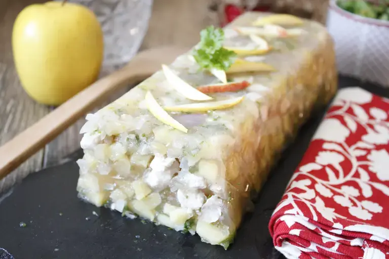 Terrine de poulet en gelée à l'estragon