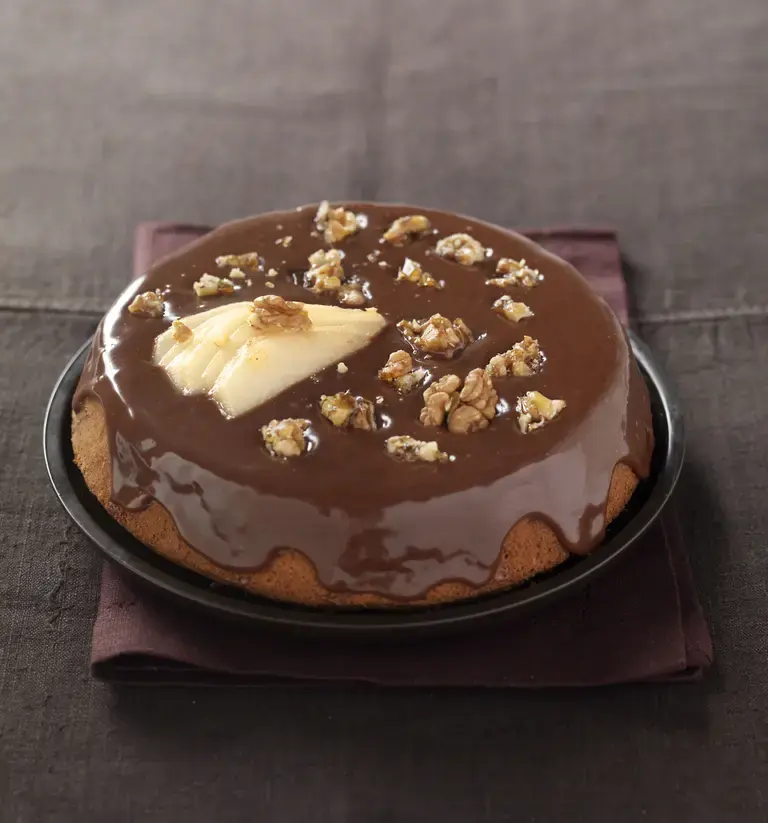 Gâteau aux noix, ganache au chocolat praliné et poires
