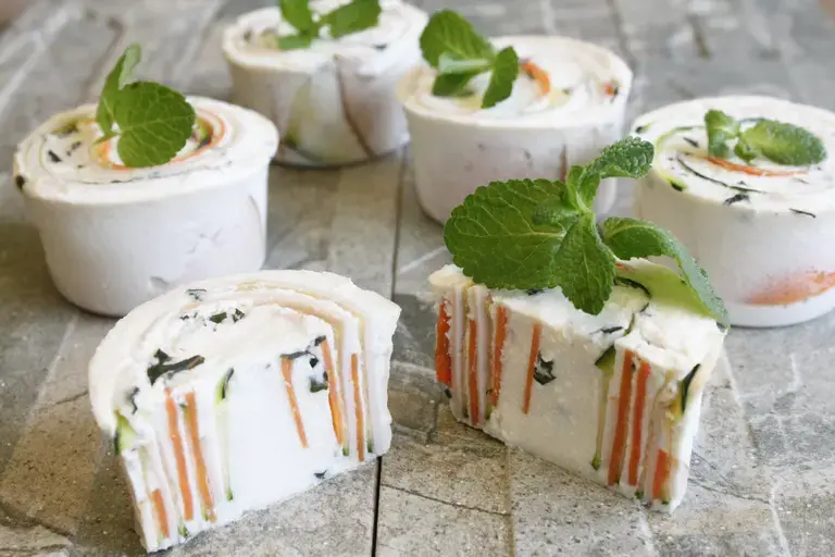 Aspics rolls en gelée courgette, poulet, ricotta