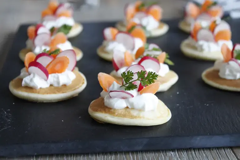 Blinis au chèvre frais et légumes croquants