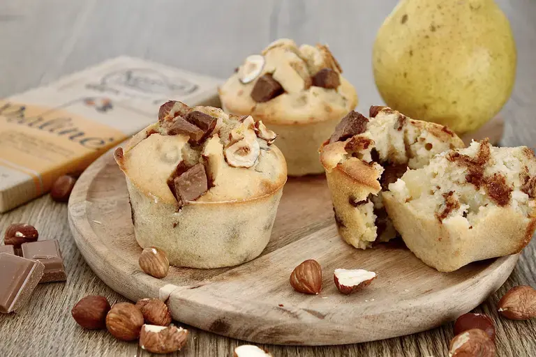 Muffins aux pépites de chocolat praliné, aux noisettes et aux poires